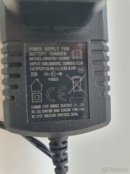 Nabíječka je určena pro elektrická vozítka s napětím 12V, 50 - 2
