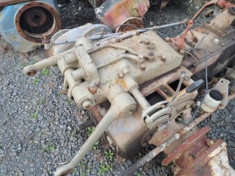 Zetor 4011 víko hydrauliky - 2