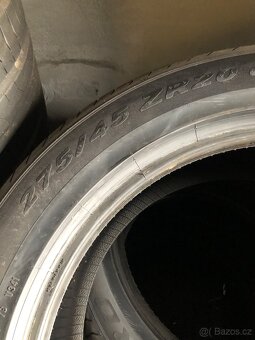 Prodám dvourozmer pneu 305/40/20a275/45/20 - 2