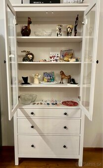 HEMNES Vitrína se 3 zásuvkami, bílé mořidlo, 90x197 cm - 2