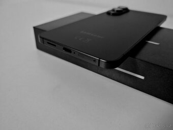 ZÁNOVNÍ Samsung Galaxy S25 Edge 256GB Black - 2