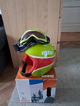 Detska lyzarska helma. - 2