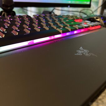 Razer Ornata V3 TKL – RGB herní klávesnice (US layout) - 2