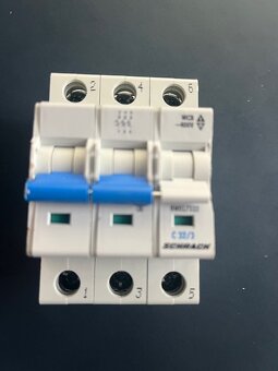 Prodám jistič Schrack BM50 C32/3, 32A, 3P - 2