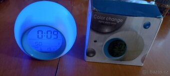 LED budík měnící barvy - 2