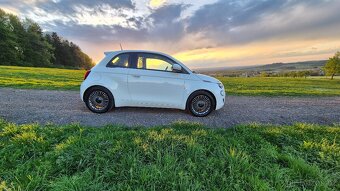 Fiat 500e icon 87kw, baterie 42kw r.v. 2021 - 2