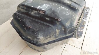 Nissan Patrol Y61 - Nádrž paliva Wagoon - 2