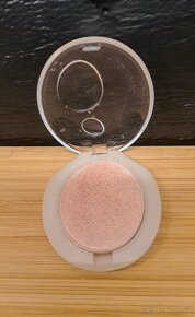 Meruňkové pudrové oční stíny Yves Rocher - 2