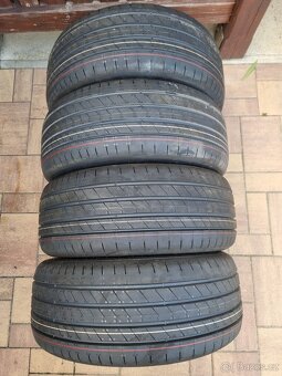 R18 235/45 94w Goodyear - 2
