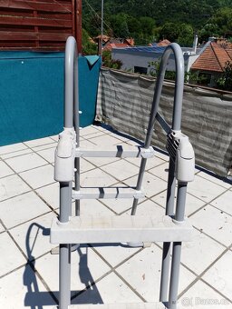 Schůdky do bazénu do 150kg. - 2