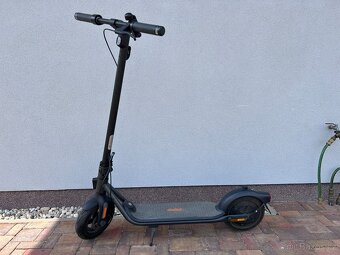 Elektrokoloběžka Ninebot Segway F2E, nájezd pouze 227km - 2