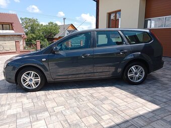 Ford Focus 1,6i 74Kw r.v.8/2006 najeto 119000Km Výbava Ghia - 2