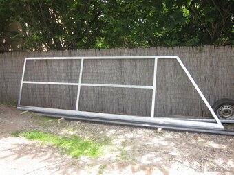 samonosná brána - 2