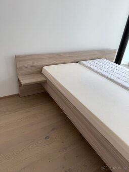 Luxusní postel od truhláře – nadčasový design - 2