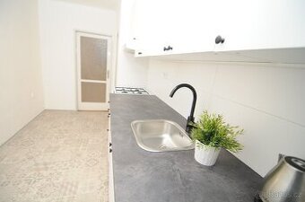 Pronájem bytu 2+1 po rekonstrukci nedaleko centra města - 2