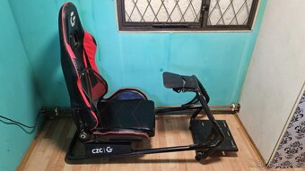 Logitech G29 a polohovatelná závodní židle - 2