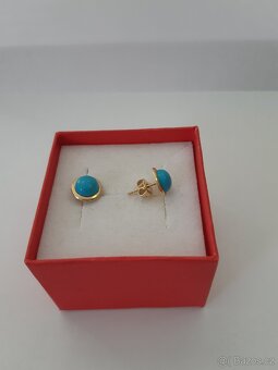 Zlaté náušnice s modrým kamínkem - 2