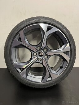 Octavia 4 R19 Nová originální letní sada (2025) - 2