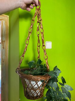 Proutěný závěsný košík na květinu - 2