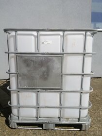 Plastová nádrž na 1000l - 2