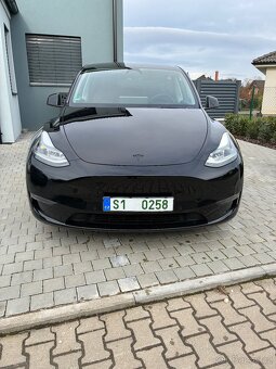 Tesla Model Y Performance | EAP | Berlín | 1 majitel - 2