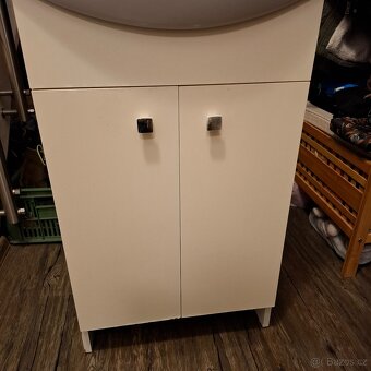 Prodám umyvadlo 50cm včetně skŕíňky Cersanit - 2