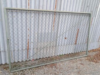 Brána otočná jednokřídlá bez sloupků, dl. 250cm, výška 150cm - 2