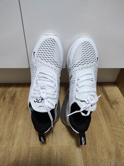Krásné bílé Nike boty 270 - 2
