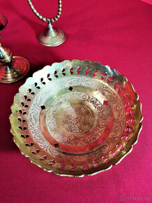 Mosazné svícny, popleník a talíř - 2