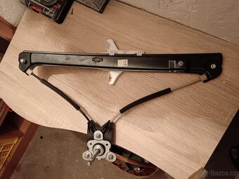 Stahovačky zadních oken škoda Scala - 2