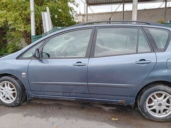 TOYOTA COROLA VERSO - 2