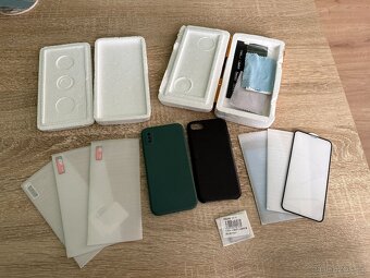 Příslušenství k mobilům a hodinkám - tvrzená skla, kryty - 2