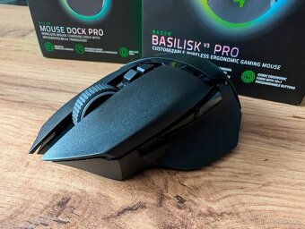 Razer Basilisk V3 Pro + Mouse Dock Pro - 2
