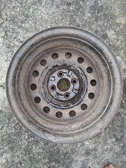 Plechový disk z Mazda 323 F - 2