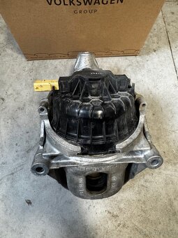 Hydraulické lůžko motoru 3.0TDI - 2