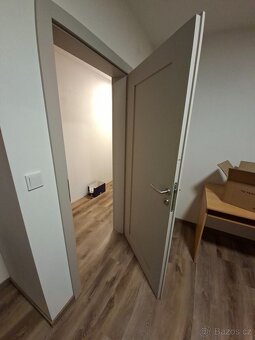 Dveře estra 5 80 pravé kašmír - 2