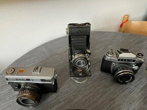 sbírka starých fotoaparátů - 2