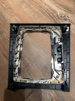 Plastová krytka s tlačítky mercedes W204 A2042670288 Q07 - 2
