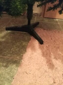 vánoční stromeček se stojankem umělý 180 cm vysoký používaný - 2