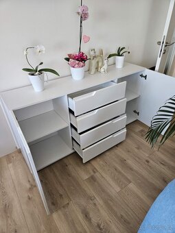 Bílá lakovaná komoda 167x80x40– jako nová - 2