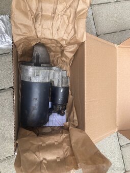 Alternátor a zadní nárazník Z4 E85 - 2
