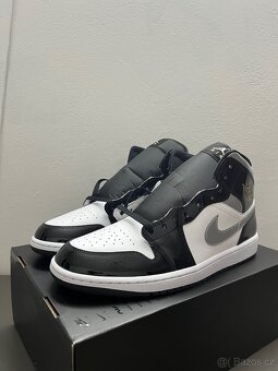 Jordan 1 Mid SE Patent Black White -46 - 2