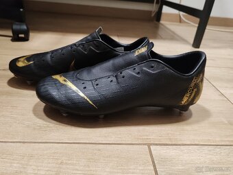 Kolíkové kopačky Nike Mercurial černo-zlaté - 2