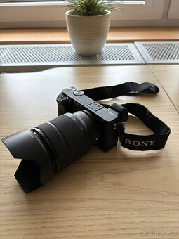 Sony Alpha A6400 + Sony FE 28-70 mm f/3,5-5,6 OSS - 2