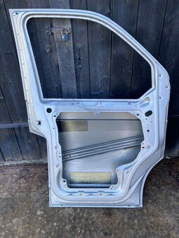 Levé přední dveře VW T5, T6 stříbrná - 2