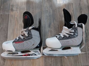 Prodám dětské brusle 32-35 - 2