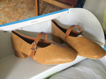 NOVÉ -Kožené, příjemné, elegantní. Dámské boty, zcela nové. - 2