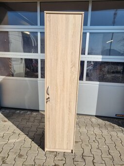 Uzamykatelná šatní skříňka - 2