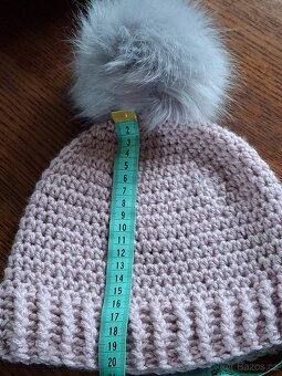 Háčkovaný set dvou čepic a nákrčníku - 2