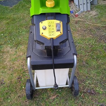 Zahradní drtič Fieldann - 2